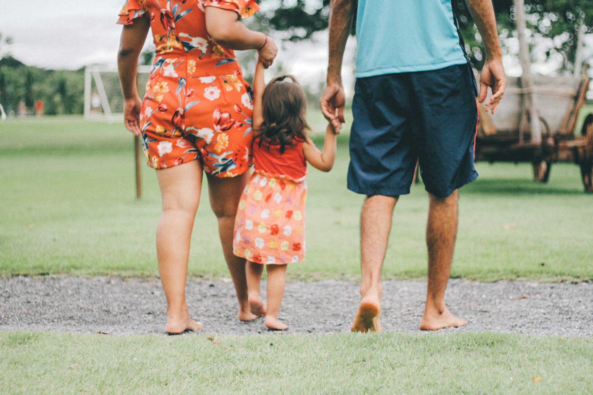 family-walking-jeniffer-araujo-unsplash