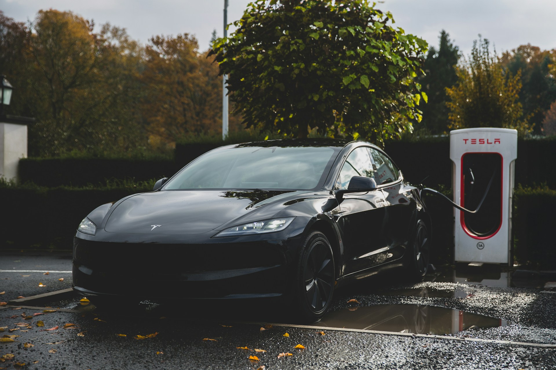 tesla-charging-bram-van-oost-unsplash